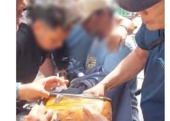 Pria uzur membawa ganja kering di Jalan Bunga Cempaka, Medan yang ditangkap polisi. (Foto Ist)