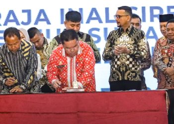 Wali Kota Pematangsiantar Wesly Silalahi SH MKn dan Ketua DPRD Timbul Marganda Lingga SH Tandatangani Komitmen Perbaikan Tata Kelola Pemerintah dengan KPK