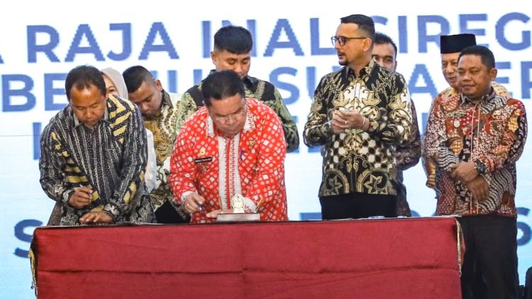 Wali Kota Pematangsiantar Wesly Silalahi SH MKn dan Ketua DPRD Timbul Marganda Lingga SH Tandatangani Komitmen Perbaikan Tata Kelola Pemerintah dengan KPK