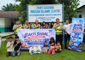 Personil Sat Lantas berikan bansos ke Panti Asuhan Yayasan Islamic Centre