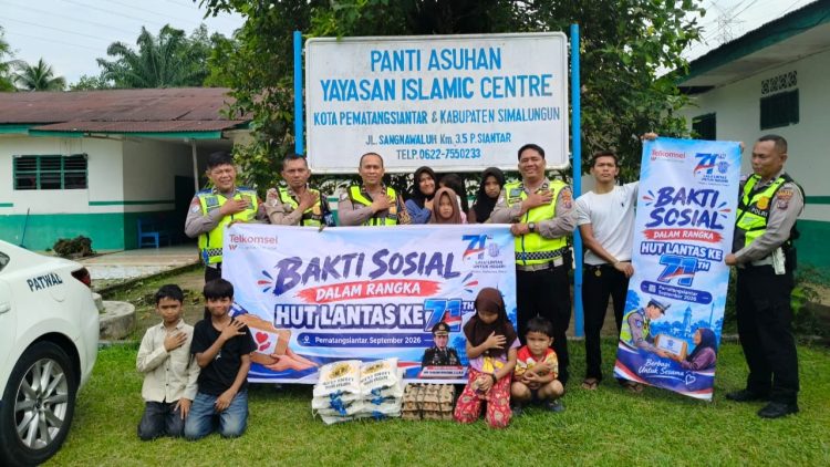 Personil Sat Lantas berikan bansos ke Panti Asuhan Yayasan Islamic Centre