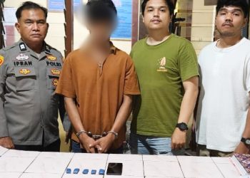 Pelaku P.I dan barang bukti diamankan di Polsek Gunung Malela