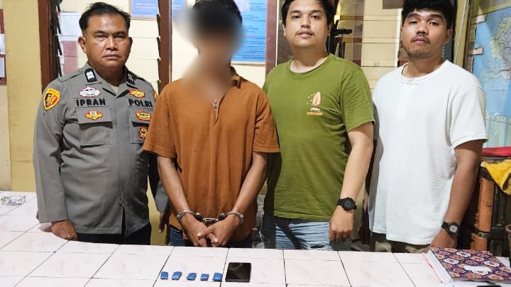 Pelaku P.I dan barang bukti diamankan di Polsek Gunung Malela