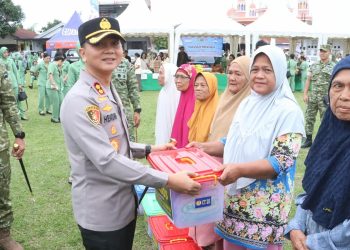 Kapolres Simalungun AKBP Dr. Hendri Nupia Dinka Barus, S.H., S.I.K., M.M hadiri Bazar Murah Peringatan HUT TNI Ke-81 di Rambung Merah