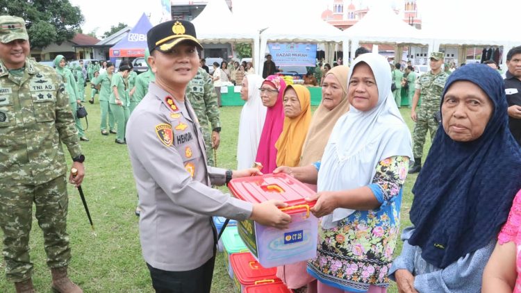Kapolres Simalungun AKBP Dr. Hendri Nupia Dinka Barus, S.H., S.I.K., M.M hadiri Bazar Murah Peringatan HUT TNI Ke-81 di Rambung Merah