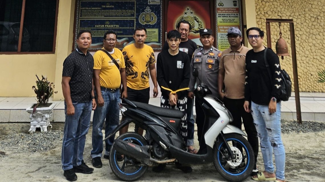 Pelaku Curanmor, Muhammad Al Farizi dan barang bukti diamankan di Polseķ Gunung Malela