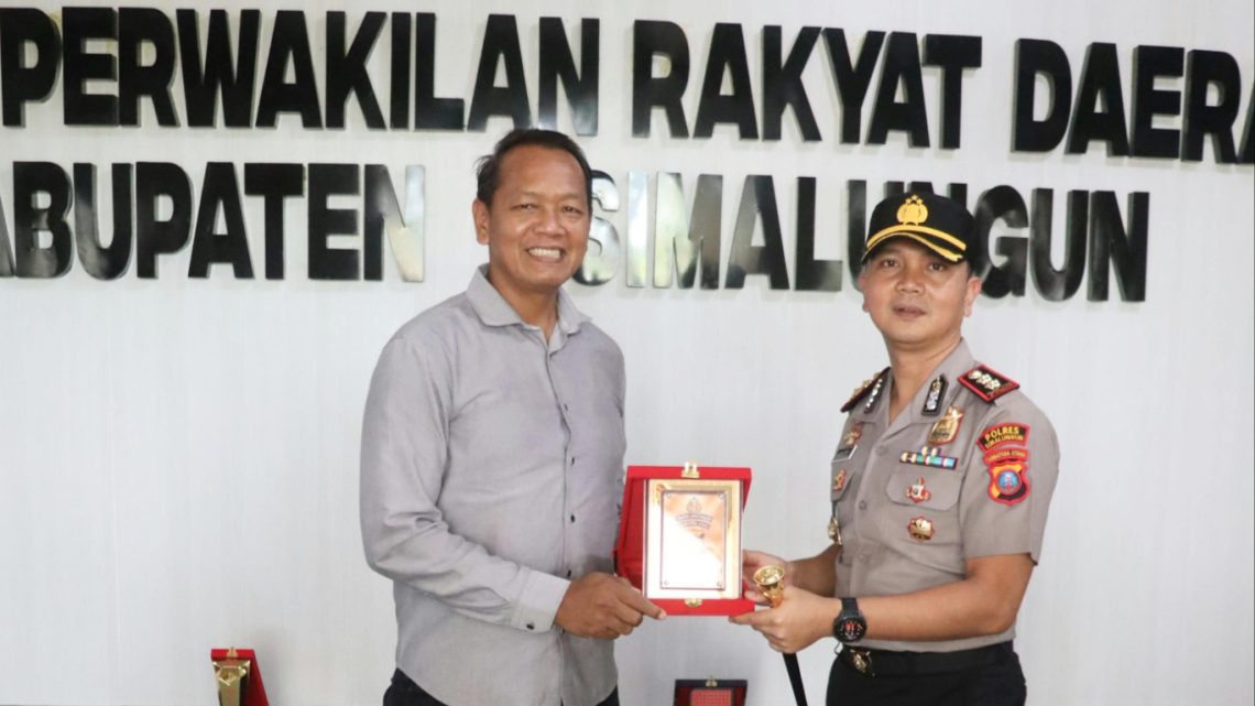 Kapolres Simalungun AKBP Dr. Hendri Nupia Dinka Barus, S.H., S.I.K., M.M kunjungan silaturahmi dengan Ketua DPRD Simalungun Sugiarto, SE