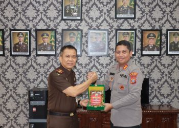 Kapolres Pematangsiantar AKBP Dhana Noer Kurniawan S.I.K., M.M kunjungan silaturahmi dengan Kajari Pematangsiantar Erwin Purba SH