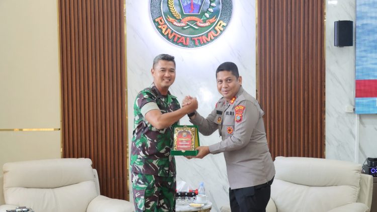 Kapolres Pematangsiantar AKBP Dhana Noer Kurniawan, S.I.K., M.M kunjungan silaturahmi dengan Danrem 022/PT Kolonel Inf. Sandi Komidianto S.I.P., M.I.P