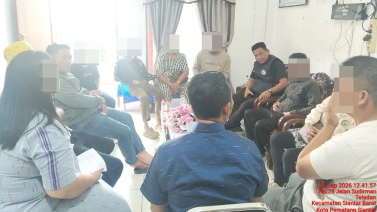 Kanit Intelkam IPDA Syaiful Bahri Panjaitan, S.H bersama personel Respon Cepat Pengecekan Kejadian Bully di SMPN 12 yang Viral di Tiktok