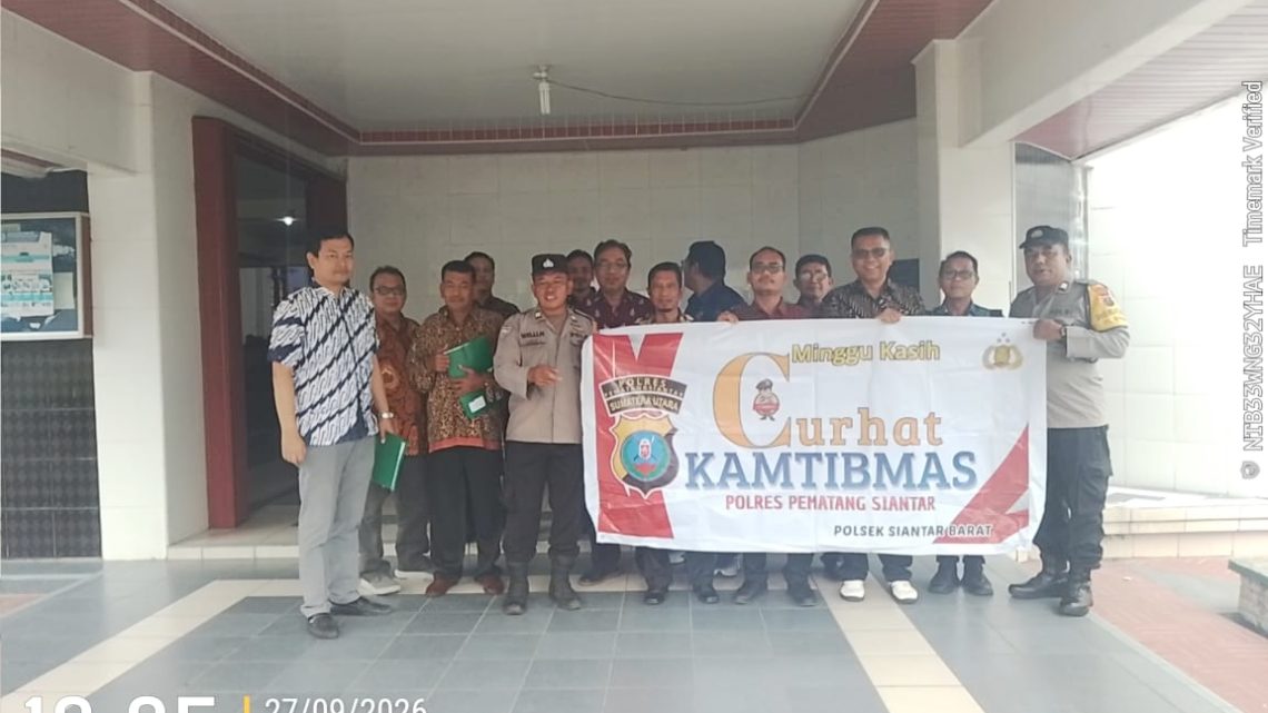 Bhabinkamtibmas Aiptu Alexander dan AIPTU Wellinton Nababan melaksanakan Minggu Kasih Curhat Kamtibmas di Gereja GKPI Jalan Simbolon
