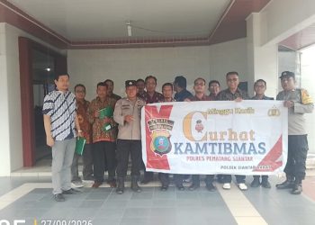 Bhabinkamtibmas Aiptu Alexander dan AIPTU Wellinton Nababan melaksanakan Minggu Kasih Curhat Kamtibmas di Gereja GKPI Jalan Simbolon
