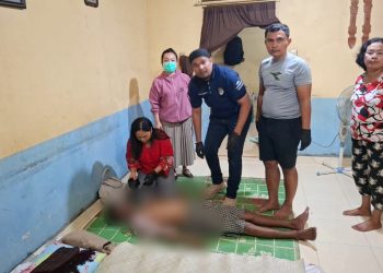 Tim Inafis AIPDA Sujid Saputra dan Polseķ Gunung Malela saat olah TKP