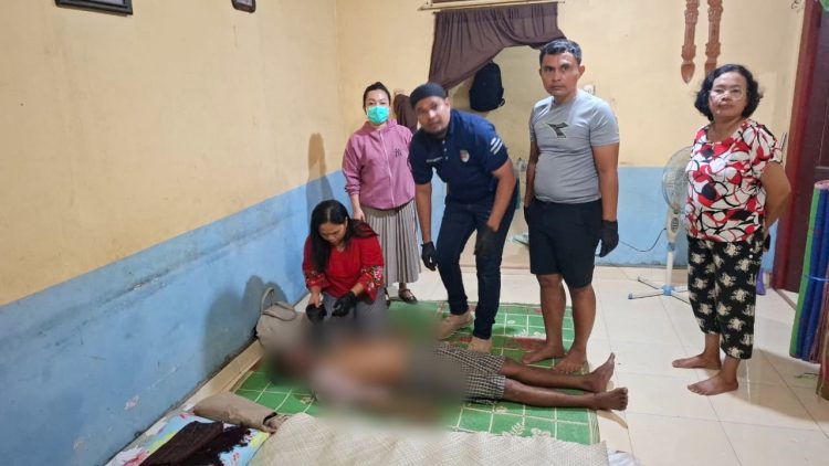 Tim Inafis AIPDA Sujid Saputra dan Polseķ Gunung Malela saat olah TKP