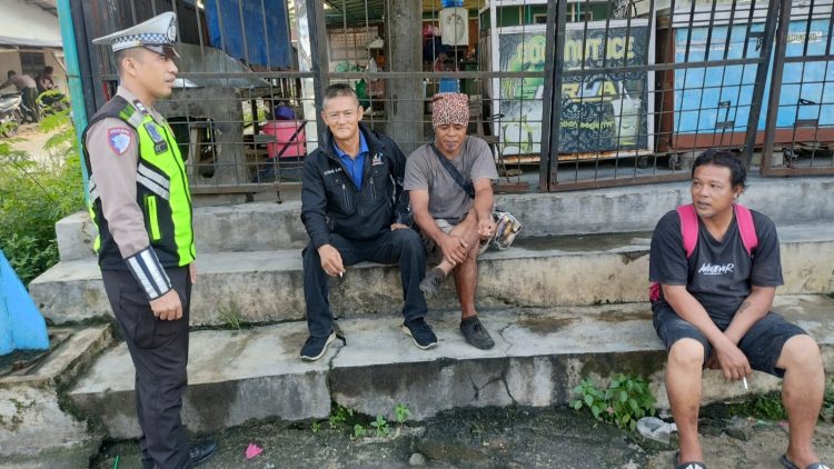 Personil Sat Lantas Simalungun Edukasi Keselamatan Berlalu Lintas kepada Warga Nagori Sejahtera