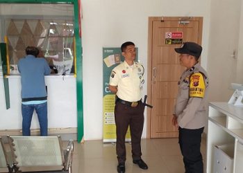 Bhabinkamtibmas Kelurahan Naga Huta AIPDA Adilman Manalu melaksanakan kegiatan sambang Kamtibmas di Kantor Pelayanan Pegadaian Jalan D.I. Panjaitan