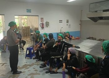Kasubsi Opsnal Siwas AIPTU H. Simatupang Pengawasan dan Monitoring Tata Kelola Program MBG di SPPG 2 YKB