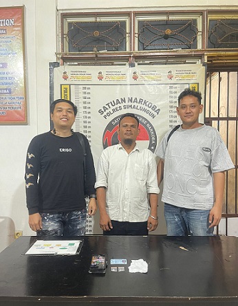 Pelaku ASN beserta barang bukti diserahkan ke Sat Resnarkoba Polres Simalungun