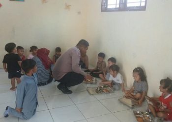 Bhabinkamtibmas Kelurahan Nagapitu AIPTU S. Ambarita monitoring distribusi MBG di PAUD SAB Jalan Rabaik