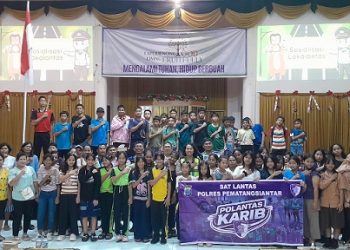 Kanit Kamsel IPDA Serly Tarigan bersama personil sosialisasi cegah Laka Lantas di Gereja GKPB Jalan SM. Raja