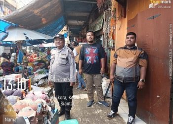 Kasub Sektor Pasar Horas Aiptu Edi Syahputra SH melaksanakan patroli jalan kaki siang hari