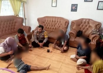 piket Unit Reskrim AIPTU Azwar Nasution dan Bhabinkamtibmas Kelurahan Tanjung Tongah AIPDA Dedy Silalahi selesaikan dugaan tindak pidana penganiayaan