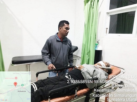 Kanit Reskrim IPDA Leonard Simangungsong SH saat melihat jenajah korban Mangihut Sigalingging alias Epan