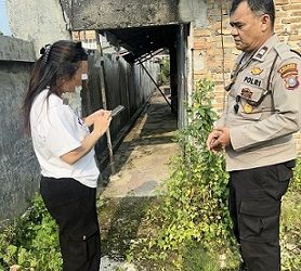 personil piket Polseķ Siantar Martoba melakukan pengecekan TKP dugaan Pencurian di Jalan Sumber Jaya