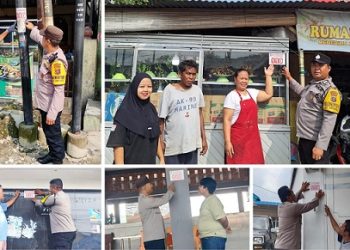 Polseķ Siantar Marihat Penempelan Stiker Layanan Call Center Polri 110 Cegah Guantibmas Diwilkumnya