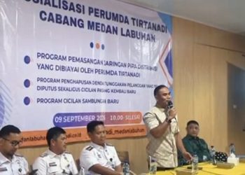 Anggota DPRD Kota Medan, Saipul Bahri yang hadir sosialisasi Perumda Tirtanadi Cabang Medan Labuhan untuk program pemasangan jaringan pipa distribusi gratis. (Foto Ist)