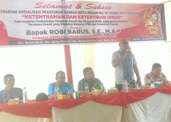 Ketua Fraksi PDI Perjuangan DPRD Kota Medan, Robi Barus SE M.AP saat  Sosialisasi Perda Kota Medan Nomor 10 Tahun 2021 tentang Ketentraman dan Ketertiban Umum. (Foto Ist)