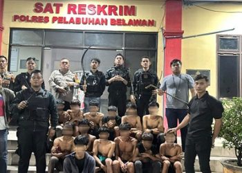 13 pemuda yang diamankan Tim Macan Polres Pelabuhan Belawan. (Foto Ist)