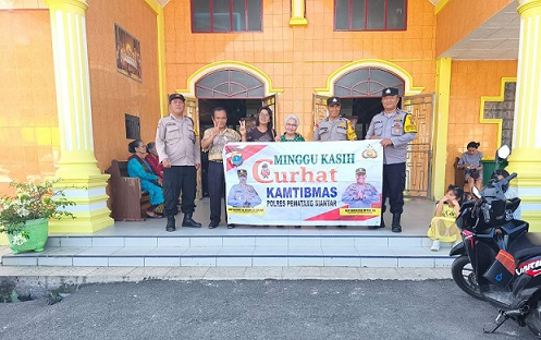 Personil piket Polseķ Siantar Marihat laksanakan Minggu Kasih Curhat Kamtibmas di Gereja HKBP Siantar Sawah