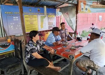 Piket Bhabinkamtibmas AIPDA Saut M. Manurung dan AIPDA Surya Darma melaksanakan kegiatan Patroli Kampung Bebas dari Narkoba (KBN) di Jalan Jawa