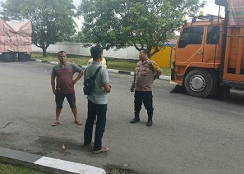 Bhabinkamtibmas Kelurahan Nagapitu AIPTU S. Ambarita melaksanakan sambang Kamtibmas di Gudang Bulog Cabang Pematangsiantar