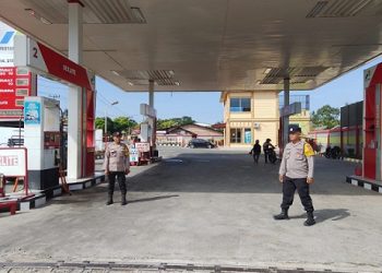 Bhabinkamtibmas Polsek Siantar Marihat Pengamanan dan Montoring Pengisian BBM di SPBu