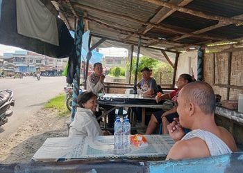 Bhabinkamtibmas Kelurahan Asuhan Aiptu G Sinaga melaksanakan sambang Kamtibmas di Jalan SM. Raja