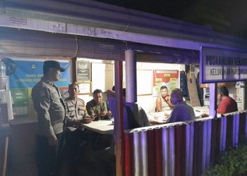 piket Bhabinkamtibmas AIPTU Ungkap Hutagalung, AIPTU Goido Sinaga dan AIPDA V .R S. Garingging S.T melaksanakan kegiatan SALING