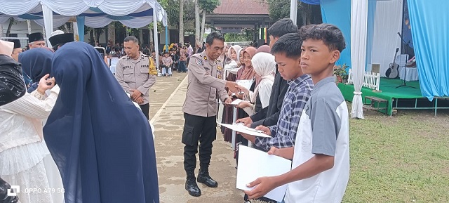 Wakapolsek Siantar Martoba IPTU Rahmadianto Manurung mewakili Kapolsek menghadiri Peringatan Maulid Nabi Muhammad SAW 1448 H di SMA Negeri 5