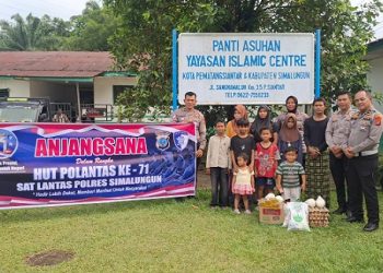 Sat Lantas Polres Simalungun Anjangsana dan Bagikan Sembako ke Panti Asuhan