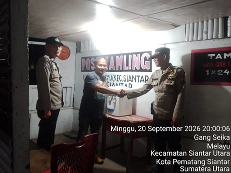 Piket Pawas Kanit Binmas IPDA H. Matondang SH bersama Bhabinkamtibmas AIPTU Yunus Sembiring dan AIPTU Yudi Patra melaksanakan SALING di Pos Kamling Melayu