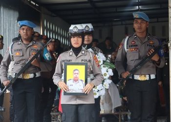 Polres Tanjungbalai Gelar Upacara Pemakaman Tradisi Kepolisian untuk Alm. Aipda Jon Aries Siagian