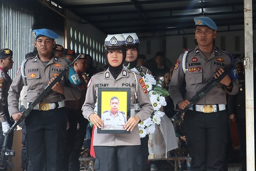 Polres Tanjungbalai Gelar Upacara Pemakaman Tradisi Kepolisian untuk Alm. Aipda Jon Aries Siagian