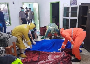 Kapolsek Siantar Timur IPTU Chandra Ritonga SH. MH pimpin cek temuan mayat korban di dalam rumah Jalan Perwira