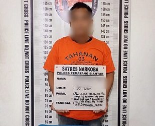 Tersangka FAP dan barang bukti diamankan di Sat Resnarkoba Polres Pematangsiantar