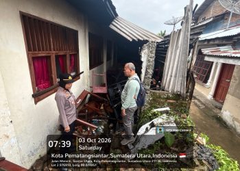 Kapolsek Siantar Utara IPTU Nana Sandra SH pimpin langsung pengecekan TKP kebakaran di SMP Negeri 6