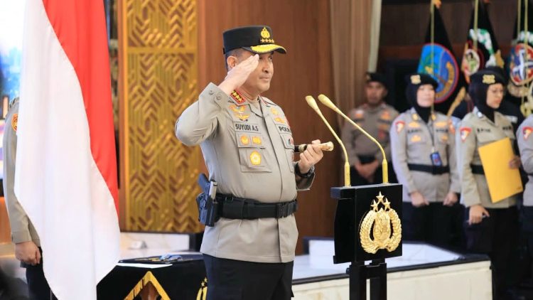 Kapolri Jenderal Suyudi Ario Seto saat sertijab dan kenaikan pangkat di Rupattama Mabes Polri (Foto Ist)