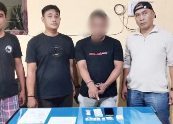 Pelaku S alias Bawi dan barang bukti saat diamankan di Polsek Bosar Maligas
