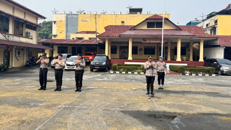 Wakapolres Pematangsiantar KOMPOL Budiono Saputro SH. MH pimpin latihan penanganan unjuk rasa