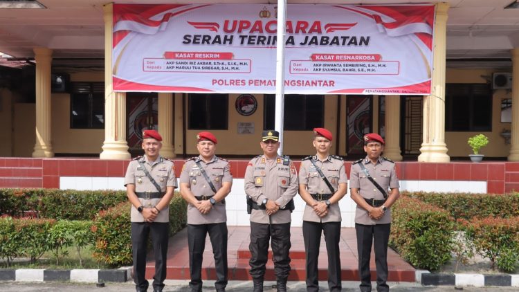 Kapolres Pematangsiantar AKBP Dhana Noer Kurniawan, S.I.K., M.M memimpin upacara Sertijab Kasat Reskrim dan Kasat Narkoba